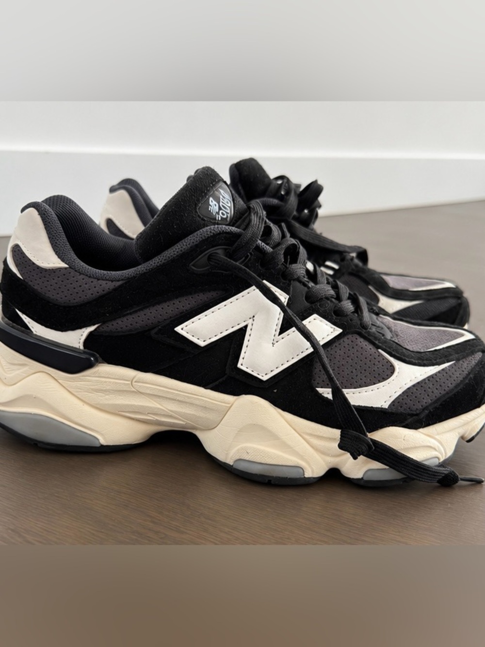 New Balance 9060 Black / Grey / Cream Sneakers / size: 8